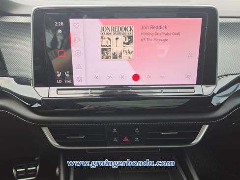 Used 2024 Volkswagen Atlas Cross Sport SEL R-Line AWD/4WD image 16