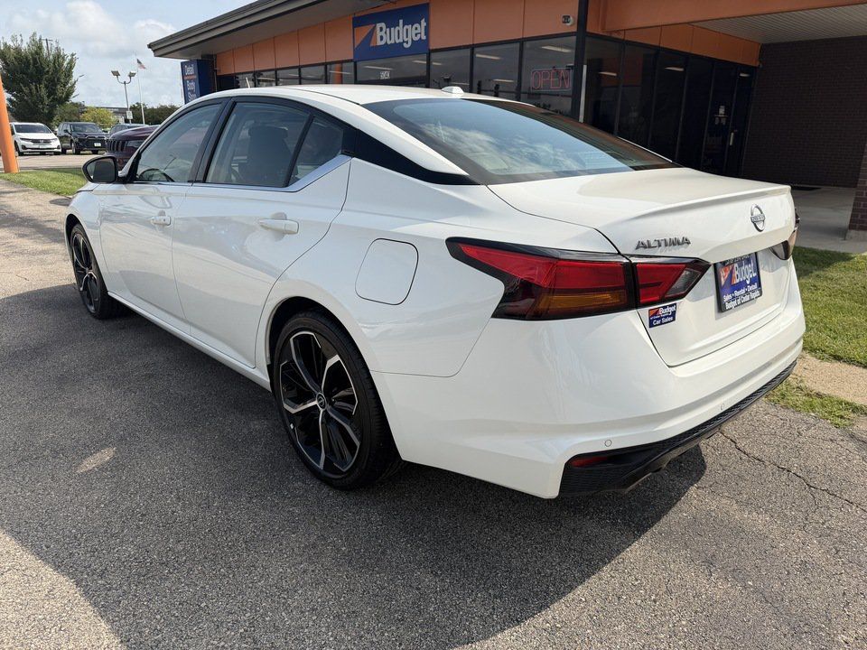 Used 2025 Nissan Altima 2.5 SR w/ SR Premium Package FWD image 3