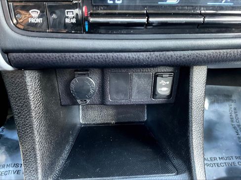 Used 2017 Toyota Corolla LE FWD image 16