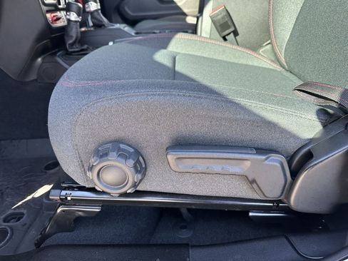 Used 2024 Jeep Wrangler Unlimited Rubicon image 12