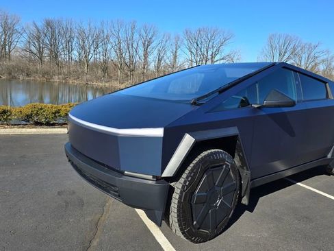 Used 2025 Tesla Cybertruck AWD Crew Cab image 14