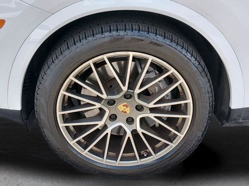 Used 2023 Porsche Cayenne Platinum Edition AWD/4WD image 20