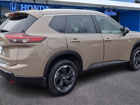 Used 2024 Nissan Rogue SV w/ SV Premium Package image 8