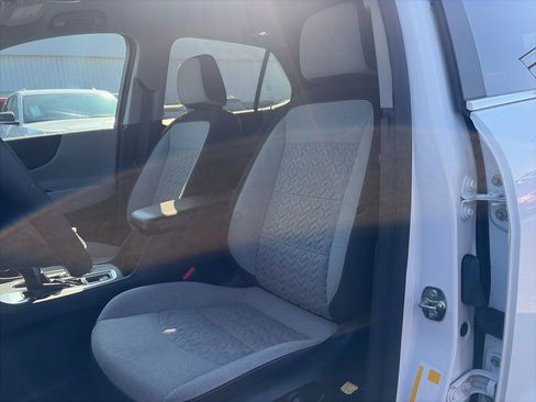 Used 2023 Chevrolet Equinox LT image 12
