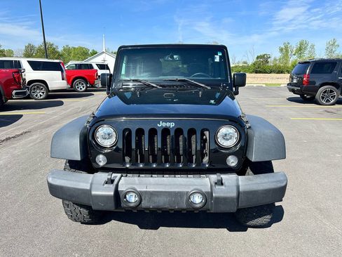 Used 2018 Jeep Wrangler Unlimited Rubicon w/ Cold Weather Group AWD/4WD image 9