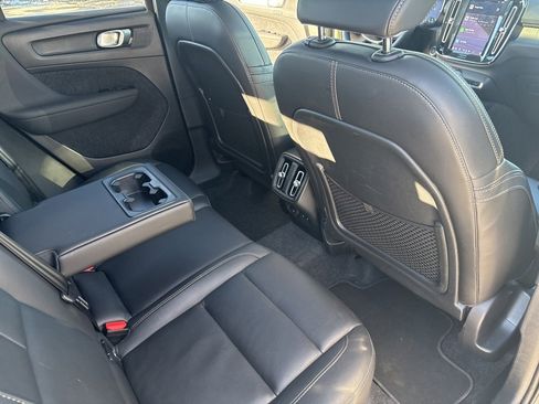 Certified 2025 Volvo XC40 B5 Plus image 40