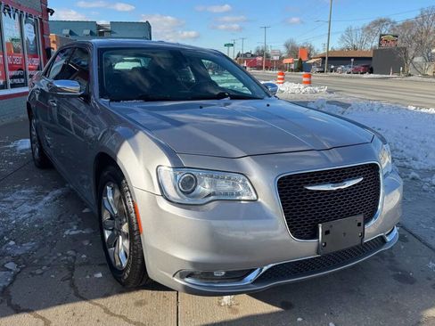 Used 2017 Chrysler 300 C image 2