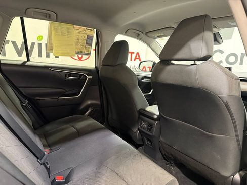 Used 2021 Toyota RAV4 XLE AWD/4WD image 14