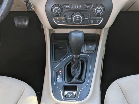 Certified 2019 Jeep Cherokee Latitude w/ Popular Appearance Group image 16