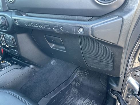 Used 2021 Jeep Wrangler Unlimited Sport image 32