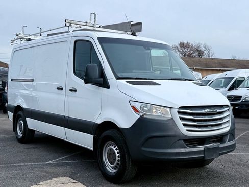 Used 2019 Freightliner Sprinter 2500 RWD image 3