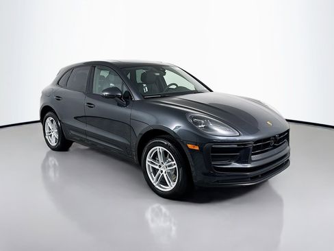 Certified 2025 Porsche Macan image 7