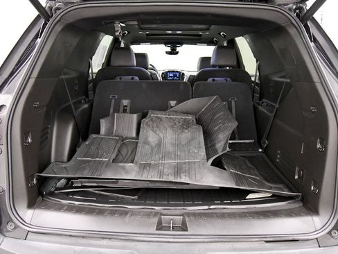 Used 2023 Chevrolet Traverse LT w/ LT Premium Package AWD/4WD image 7