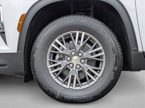 New 2026 Chevrolet Traverse LT w/ Driver Confidence Package AWD/4WD image 18