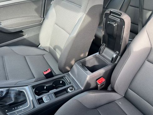 Used 2019 Volkswagen e-Golf SE image 29