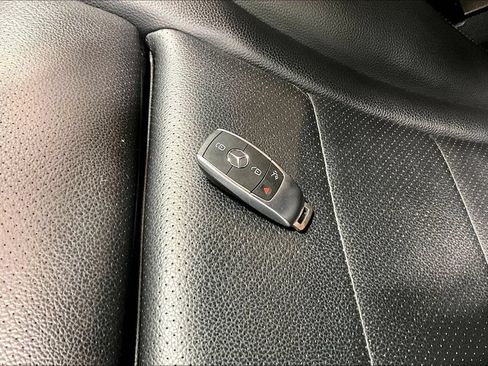 Used 2021 Mercedes-Benz GLC 300 image 10