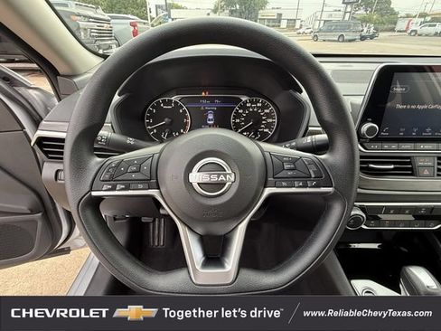 Used 2024 Nissan Altima 2.5 SV FWD image 13