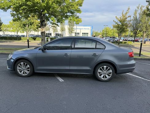Used 2015 Volkswagen Jetta TDI SE FWD image 8
