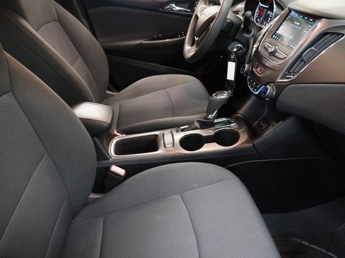 Used 2019 Chevrolet Cruze LT image 30