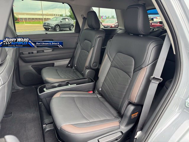 Used 2025 Nissan Pathfinder Platinum FWD image 24