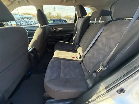 Used 2016 Nissan Rogue SV image 13