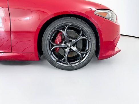 Used 2019 Alfa Romeo Giulia Ti Sport w/ Quick Order Package 22U Sport RWD image 18