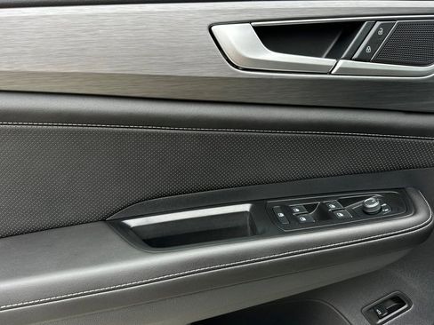New 2026 Volkswagen Atlas Cross Sport SE FWD image 9