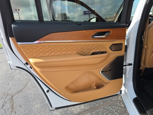 Used 2024 Jeep Grand Cherokee L Summit AWD/4WD image 38
