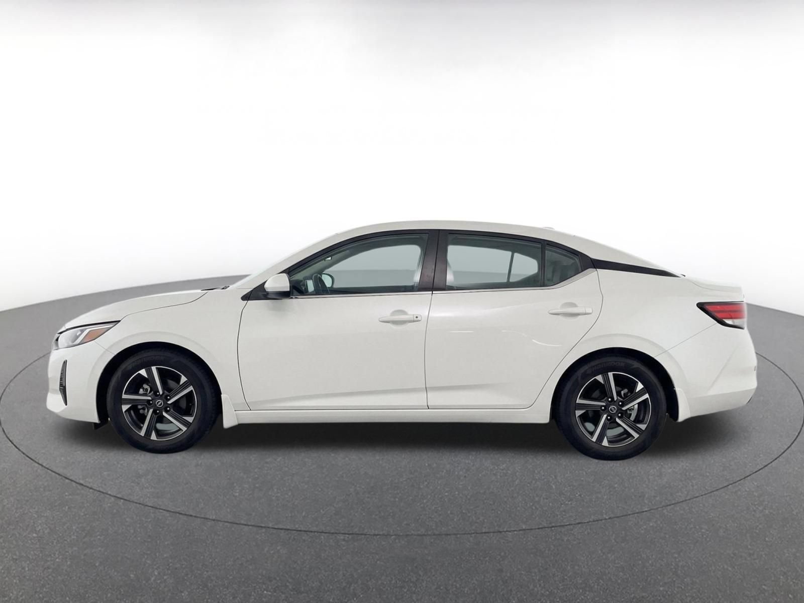 Used 2025 Nissan Sentra SV FWD image 4
