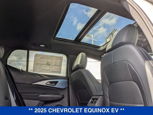 New 2025 Chevrolet Equinox EV LT image 32