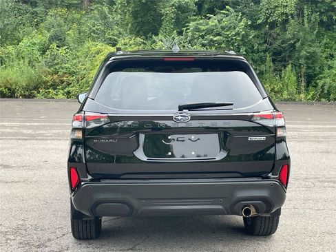 Certified 2025 Subaru Forester Touring AWD/4WD image 4
