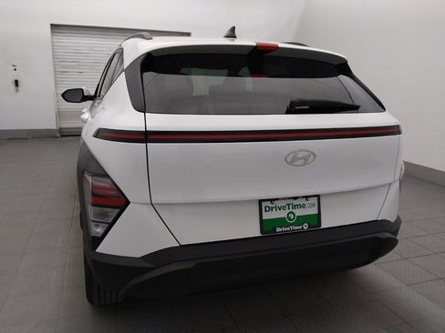 Used 2025 Hyundai Kona SEL FWD image 6