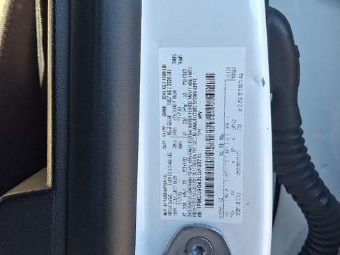 Used 2020 Ford Escape SE image 28