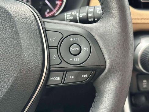 Used 2023 Toyota RAV4 XLE Premium image 23