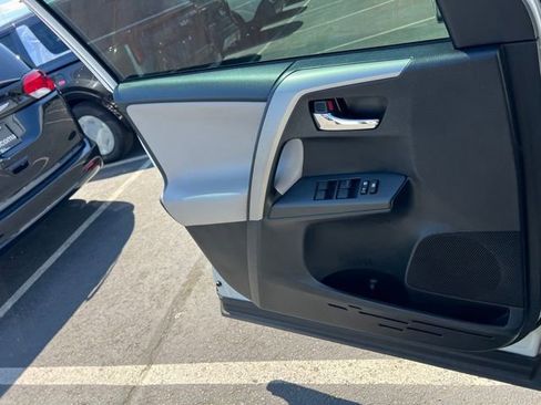 Used 2017 Toyota RAV4 XLE AWD/4WD image 19