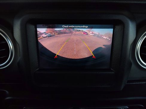 Used 2021 Jeep Wrangler Unlimited Sahara image 8