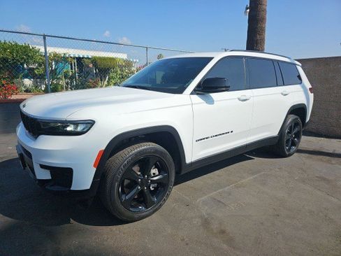 Used 2023 Jeep Grand Cherokee L Laredo image 1