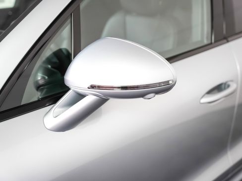 New 2026 Porsche Macan S image 27