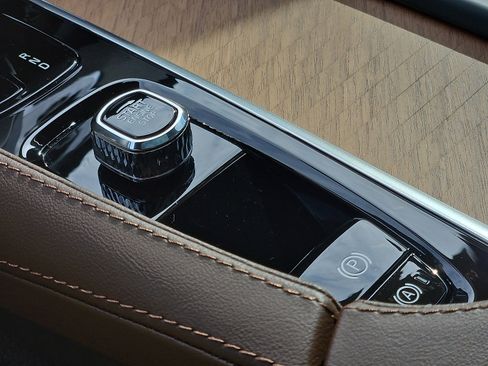 Certified 2023 Volvo XC90 B6 Plus w/ Protection Package Premier image 24