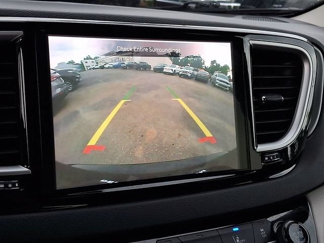 Used 2023 Chrysler Pacifica Touring-L FWD image 18