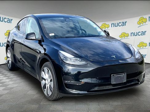 Used 2024 Tesla Model Y Long Range image 1