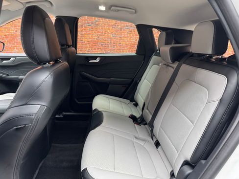 Certified 2025 Ford Escape SE FWD image 27