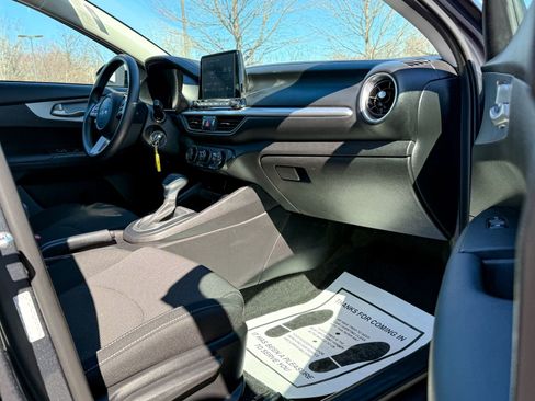 Used 2023 Kia Forte LXS image 13