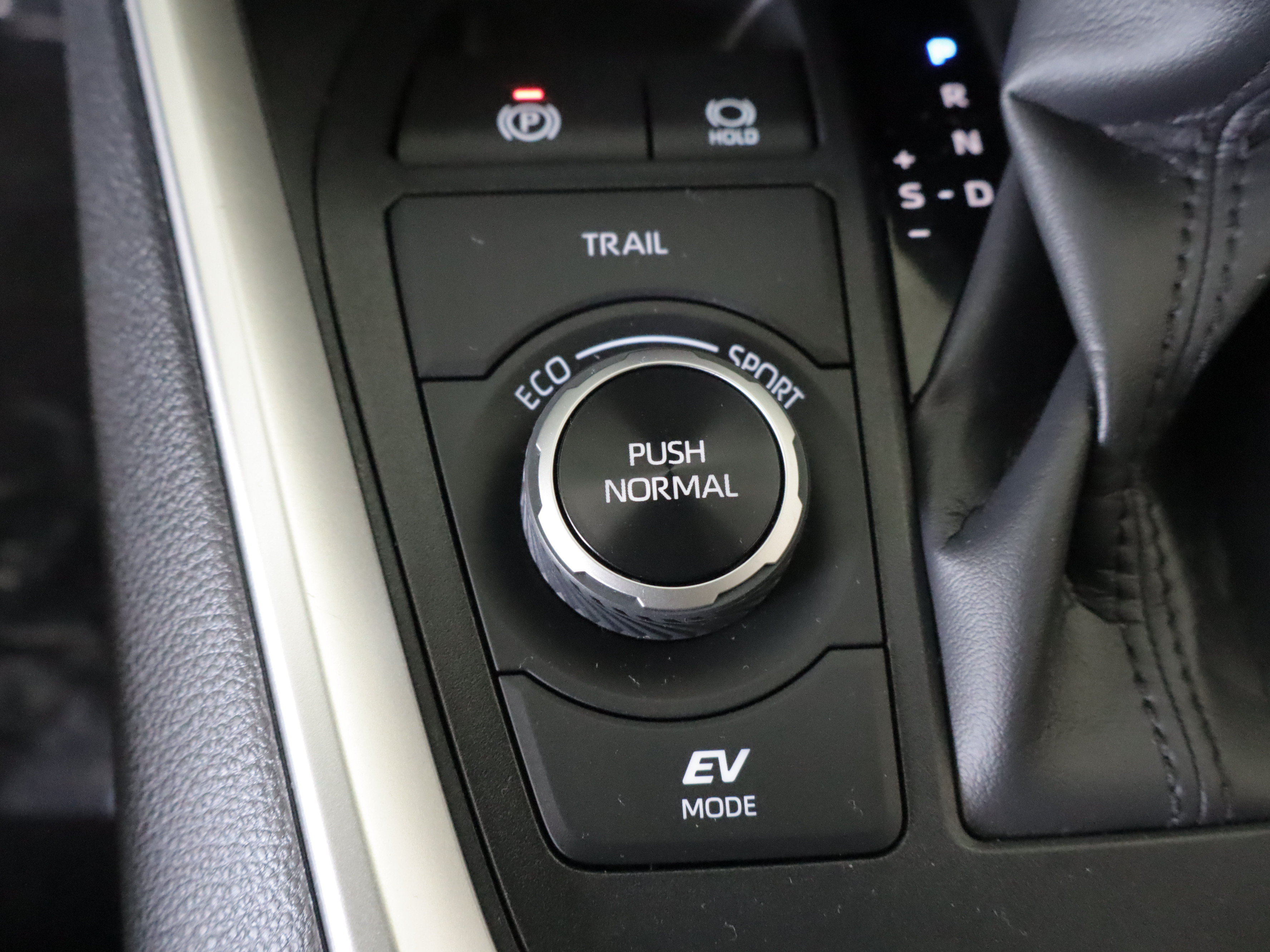 Used 2025 Toyota RAV4 XLE w/ Convenience Package AWD/4WD image 18