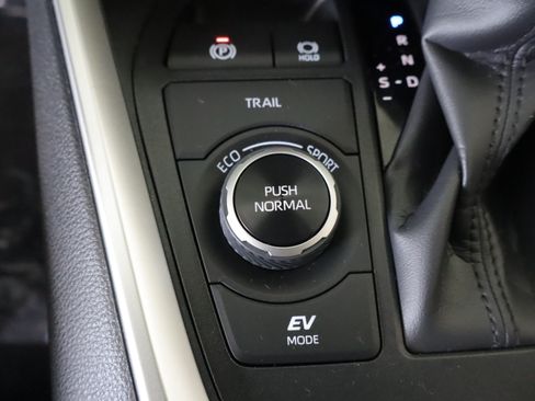 Used 2025 Toyota RAV4 XLE w/ Convenience Package AWD/4WD image 18