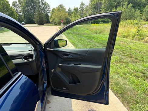 Used 2023 Chevrolet Equinox RS w/ RS Leather Package FWD image 34