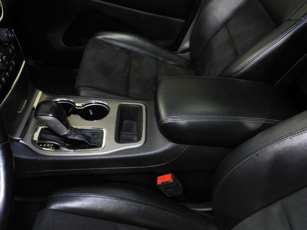 Used 2020 Jeep Grand Cherokee Altitude AWD/4WD image 29