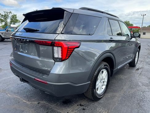 Used 2025 Ford Explorer Active AWD/4WD image 7