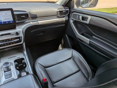 Used 2024 Ford Explorer XLT w/ Equipment Group 202A RWD image 13
