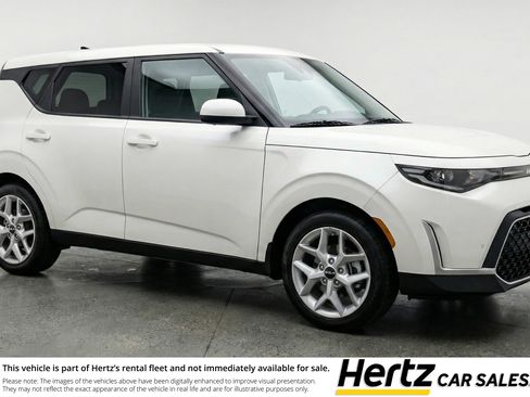 Used 2025 Kia Soul LX w/ LX Technology Package FWD image 1